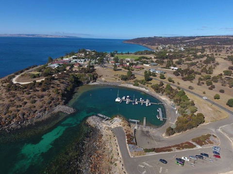 Christmas Cove - Lightning Ridge Tourism 0