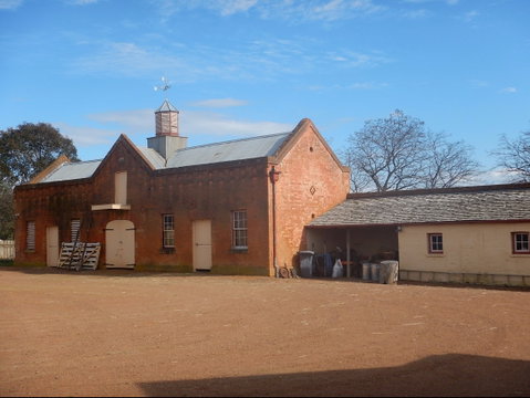 Cooma Cottage - Lightning Ridge Tourism 1