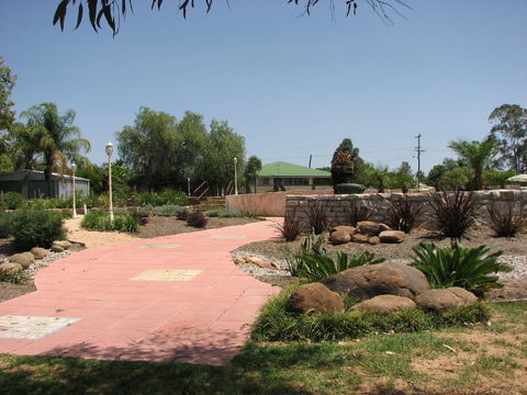 Henricks Park - Lightning Ridge Tourism 1