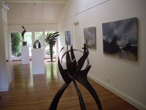 Ivy Hill Gallery - Lightning Ridge Tourism 0