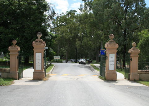 Kalinga Park Memorial - Lightning Ridge Tourism 0