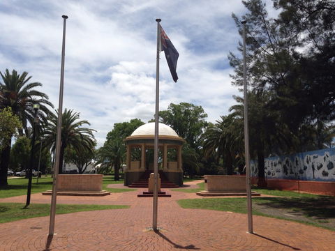Kingaroy Memorial Park - Lightning Ridge Tourism 0