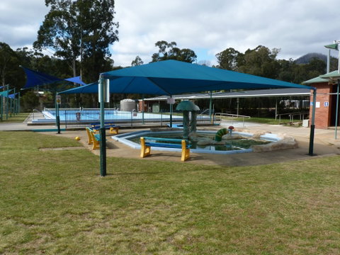 Marysville Outdoor Swimming Pool - Lightning Ridge Tourism 2