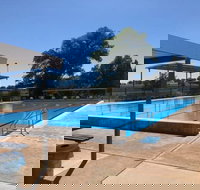 Molong Swimming Pool - Lightning Ridge Tourism
