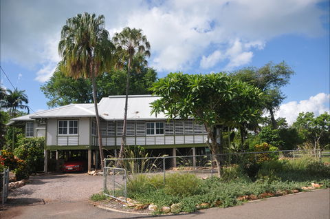 Myilly Point Heritage Precinct - Lightning Ridge Tourism 1