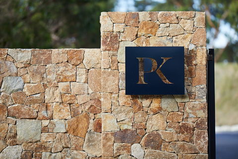 Peninsula Kingswood Country Golf Club - Lightning Ridge Tourism 1