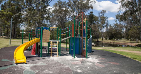 Pioneer Park - Lightning Ridge Tourism 1