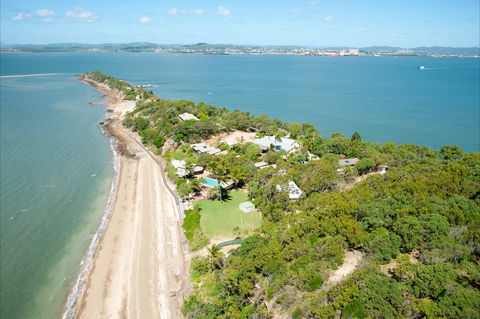 Quoin Island - Lightning Ridge Tourism 0