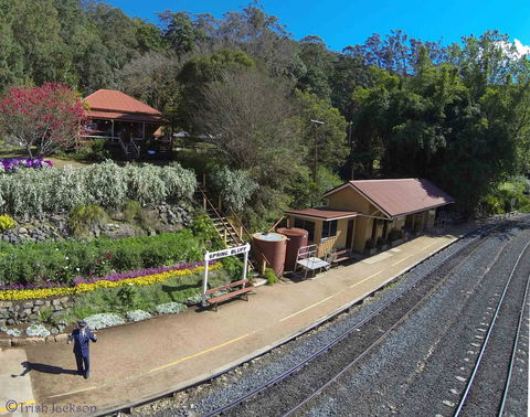 Spring Bluff Railway Station - Lightning Ridge Tourism 0