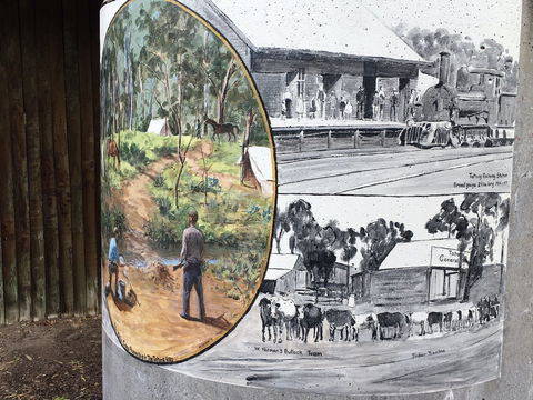 Tatong Tavern Water Tank - Lightning Ridge Tourism 1