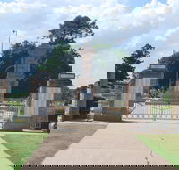 Warwick War Memorial and Gates - Lightning Ridge Tourism