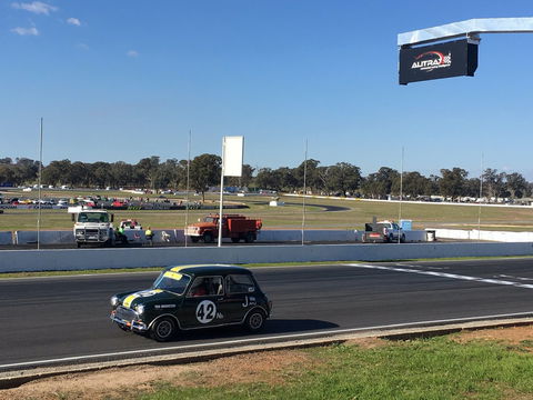 Winton Motor Raceway - Lightning Ridge Tourism 1