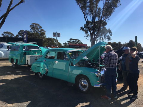 Winton Motor Raceway - Lightning Ridge Tourism 2