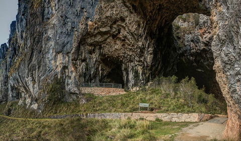 Yarrangobilly Caves – Castle Walk - Lightning Ridge Tourism 0
