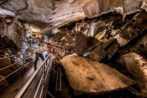Jenolan Caves: Lucas Cave Tour - Lightning Ridge Tourism 3