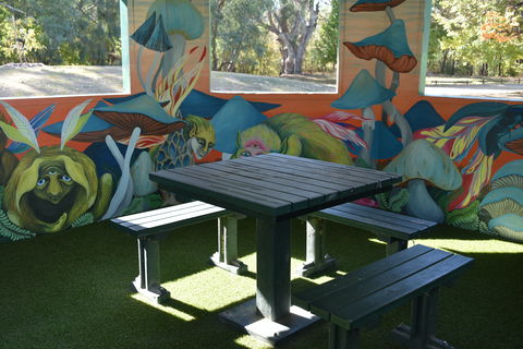 Howlong's Enchanted Hut - Lightning Ridge Tourism 1