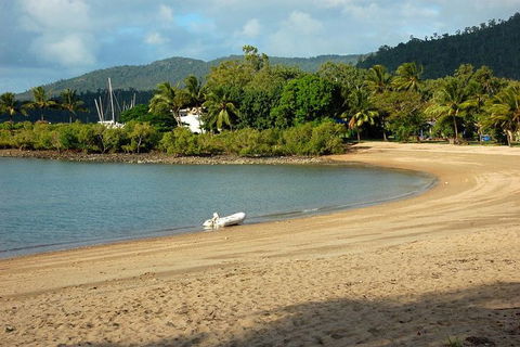 Shared Arrival Transfer: Proserpine Airport To Airlie Beach & Surrounds - Lightning Ridge Tourism 4