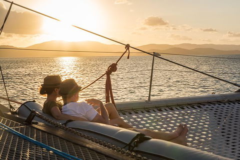 Sunset Sail In The Whitsundays - Lightning Ridge Tourism 0