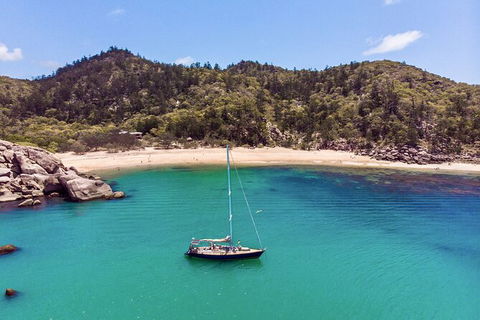 Helicopter And Magnetic Island Sailing - Lightning Ridge Tourism 6