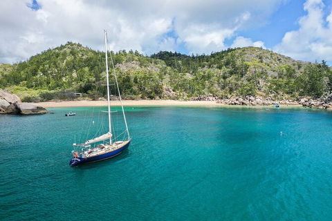 Helicopter And Magnetic Island Sailing - Lightning Ridge Tourism 8