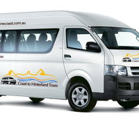 11 Seat Minibus  Sunshine Coast Airport Private Transfer - Lightning Ridge Tourism