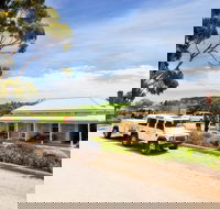 Two Hands Wines 'Flagship Vineyard Experience' - Lightning Ridge Tourism