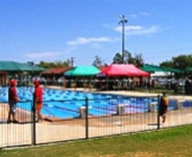 Charleville Swimming Pool - Lightning Ridge Tourism 0