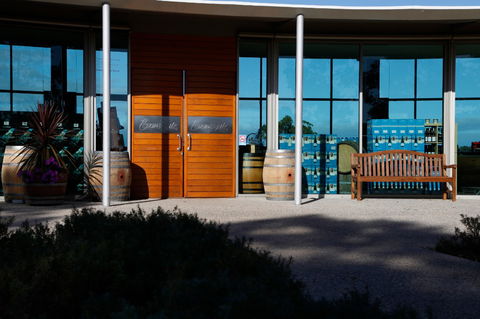 Evans & Tate - Lightning Ridge Tourism 4