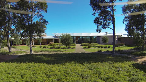 Evans & Tate - Lightning Ridge Tourism 5
