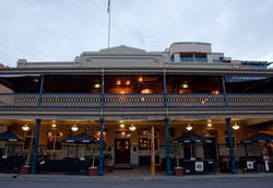 PJ O'Brien's Irish Pub - Lightning Ridge Tourism 0