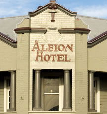 Albion Hotel - Lightning Ridge Tourism 1