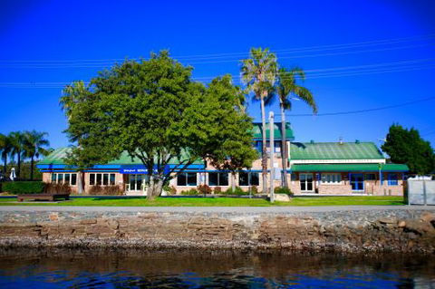 Hadleys Hotel - Lightning Ridge Tourism 0