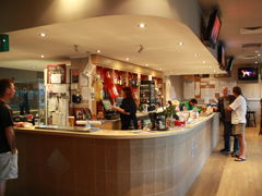 Oaks Hotel - Lightning Ridge Tourism 0
