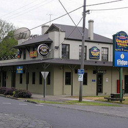 Westmeadows Tavern - Lightning Ridge Tourism 0