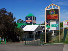 Oaks Hotel - Lightning Ridge Tourism 1