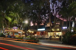 Apres Beach Bar & Grill - Palm Cove - Lightning Ridge Tourism 3