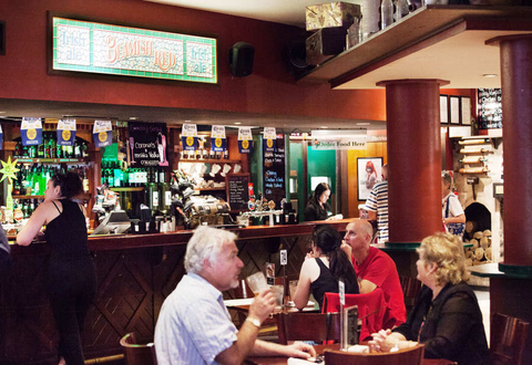 O'Malley's Irish Pub - Lightning Ridge Tourism 2