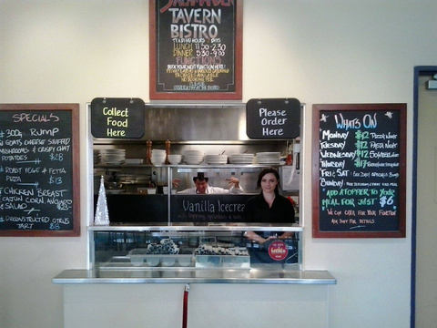 Salamander Tavern - Lightning Ridge Tourism 1