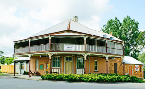 Victoria Hotel - Lightning Ridge Tourism 0