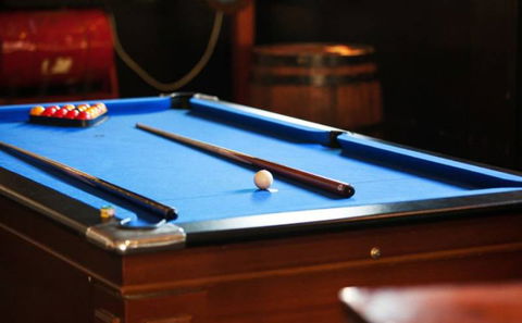 Pub Mooloolaba - Lightning Ridge Tourism 1