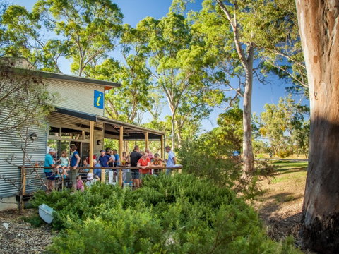 Friday Night Drinks - Lightning Ridge Tourism 1