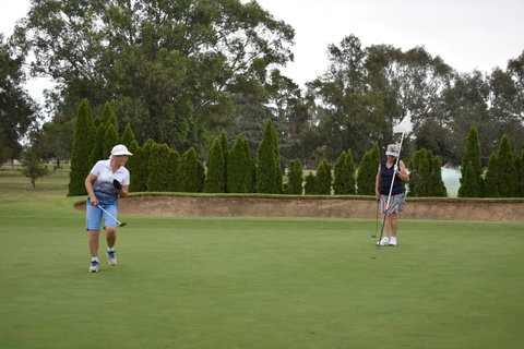 Howlong Golden Shoe Nine Hole Golf Tournament - Lightning Ridge Tourism 1