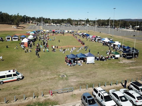 Dogs In The Park Swansea - Lightning Ridge Tourism 0