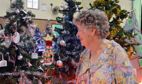 Mount Morgan Christmas Tree Festival - Lightning Ridge Tourism 1