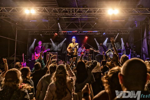VDM Fest - Rock Edge Country Music Festival - Lightning Ridge Tourism 0