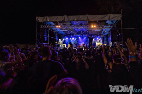VDM Fest - Rock Edge Country Music Festival - Lightning Ridge Tourism 1