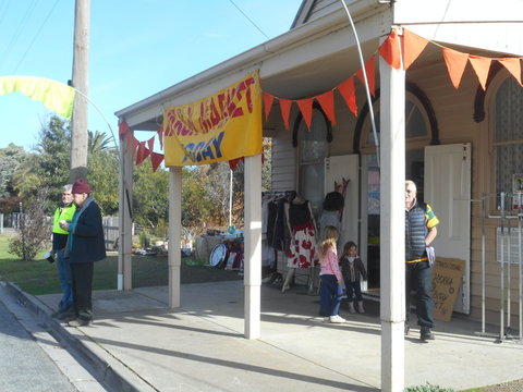 Yarck Country Market - Lightning Ridge Tourism 2