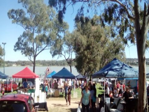 Markets By The Lake - Lightning Ridge Tourism 0