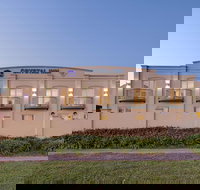 Best Western Crystal Inn - Lightning Ridge Tourism