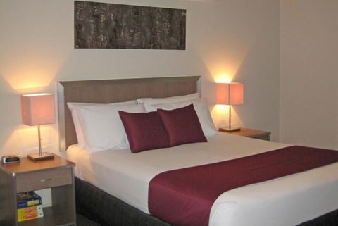 Johnson Road Motel - Lightning Ridge Tourism 5